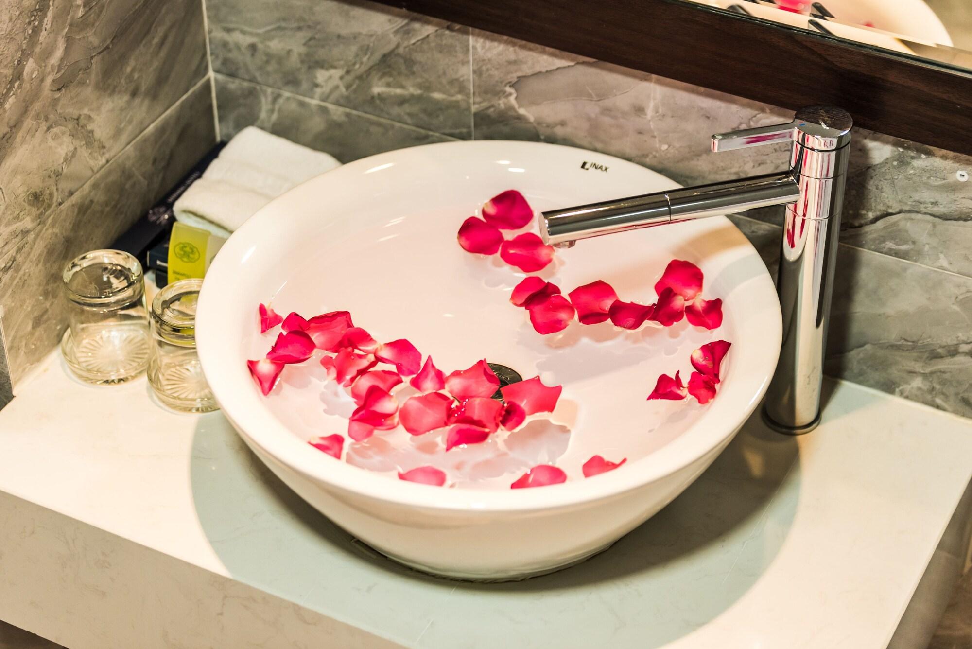 Hanoi Crystal Pearl Hotel Bagian luar foto